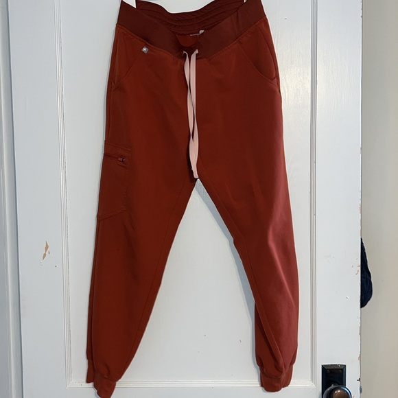 FIGS Auburn Scrub Set - Picture 6 of 12